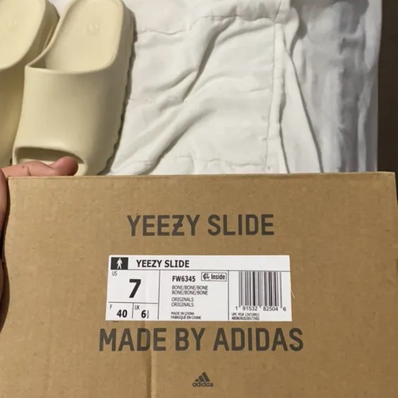 yeezy slides - Picture 5 of 6